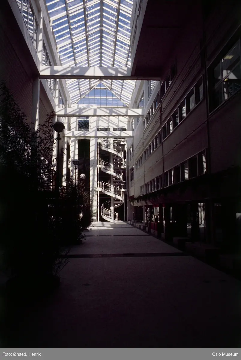 Aker Brygge, interiør, kontorbygning, forretningsbygg, atrium