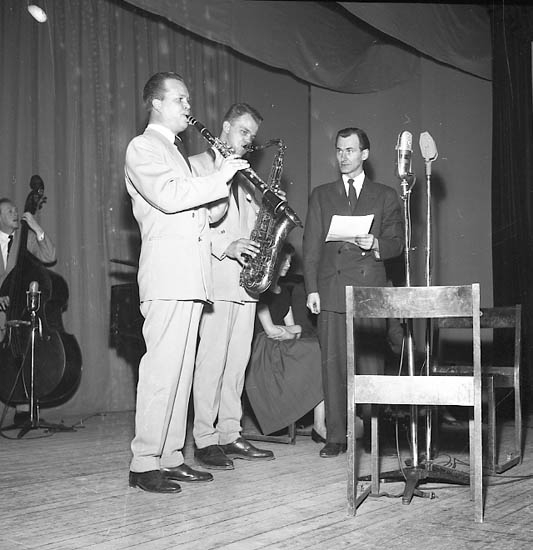 Enligt notering: "Radiotjänstinspelning i Folkparken (för program 2) med (Hagge Geigert - Gustav Thordén) 7-4-56".