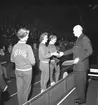 Prisutdelning i bordtennislandskamp Sverige  Tyskland 1957 i Uddevalla