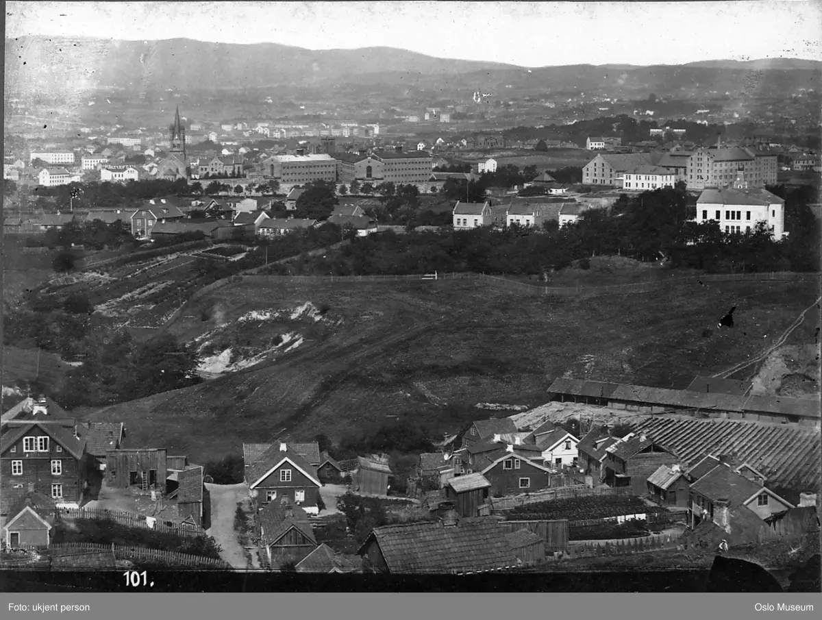 utsikt nordvest, trehusbebyggelse, kulturlandskap, bygårder, Grønland kirke, Botsfengslet, Christiania aktiebryggeri