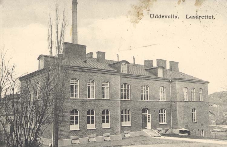 Tryckt text på kortet: "Uddevalla. Lasarettet." 