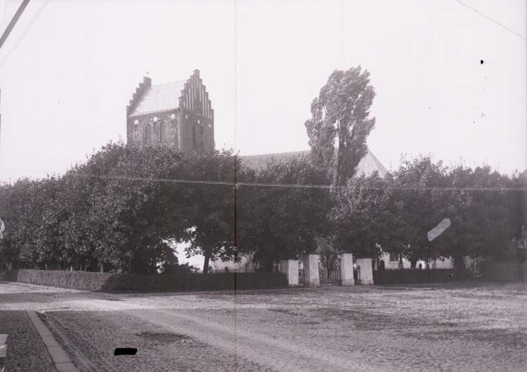 Kyrka med trappstensgavlar i Skåne