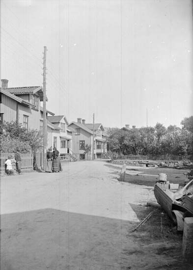 Enligt text som medföljde bilden: "Landsvägsgatan 1900. Stereo."