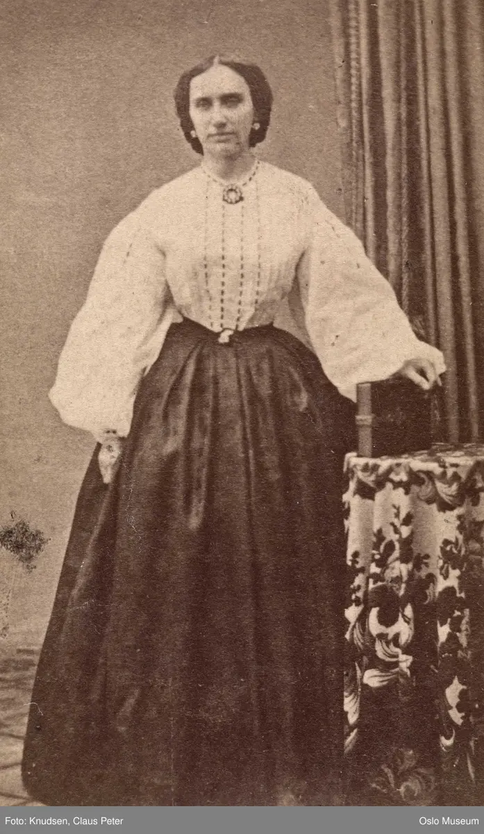 portrett, kvinne, skuespiller, stående helfigur