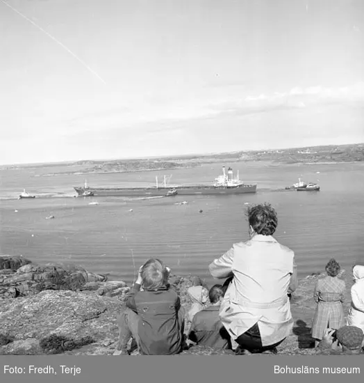 Enligt fotografens notering: "Provinsegling med supertanker till Scanraff ".