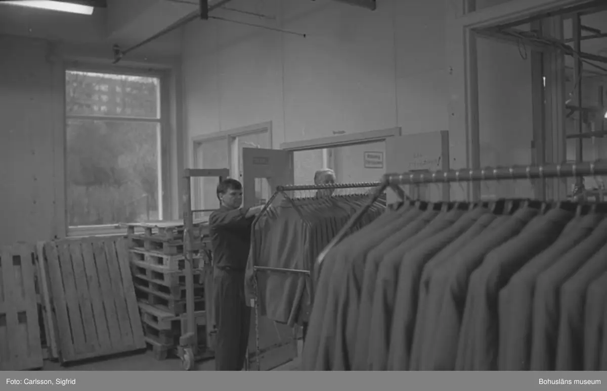 Schwartzman och Nordström startade sin verksamhet redan år 1903 i mycket liten skala i ett gårdshus i centrala Uddevalla. Rörelsen expanderade snabbt och man startade egen tillverkning av herrkonfektion. År 1923 lanserades namnet Tiger (of Sweden) och fabriken blev under mellankrigstiden Skandinaviens största herrkonfektionsproducent.
Tigerfabriken i Kv. Sinclair blev på grund av kriget färdig först år 1949.
Tigerfabriken stängdes den 13 december 1991.
Källa: "Kulturmiljövårdsprogram Uddevalla kommun sid. 268".

Markus Fredrik Schwartzman född 2/5 1878 i Malmö död 9/8 1955.
Källa: "Sveriges dödbok".