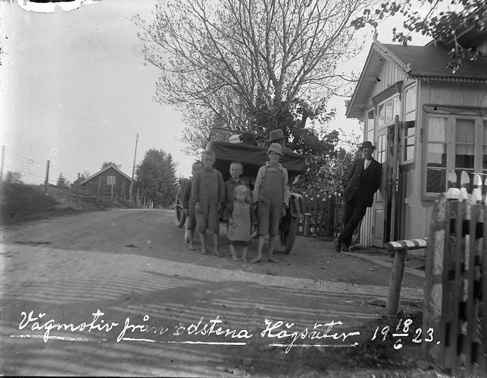 Enligt text på fotot: "Vägmotiv från Edstena Högsäter. 18/6 1923".