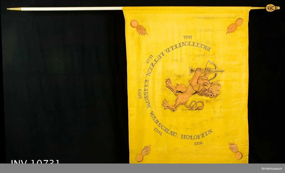 Samhörande kravatt.