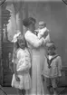 Enligt fotografens journal Lyckorna 1909-1918: 