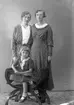 Enligt fotografens journal nr 6 1930-1943: 
