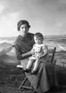 Enligt fotografens journal nr 3 1916-1917: 