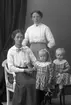 Enligt fotografens journal nr 3 1916-1917: 