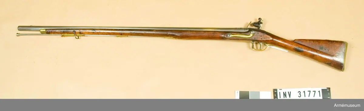 Gevär med flintlås, avsett för bajonett. Loppets relativa längd är 52 kaliber. Kaliber 19 mm, kulans vikt 31, 2 g.