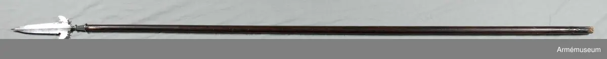 Grupp D I. 
Med Gustav II Adolfs bröstbild och med inskrifterna "Gustavus Adolphus" och "Pro ars et fides" samt artilleristiska emblem.