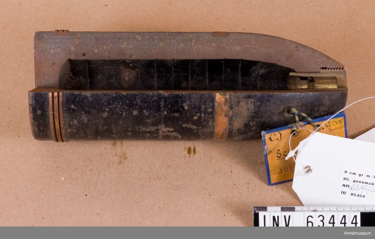 Genomskuren, med lätt nedslagsrör m/1885.