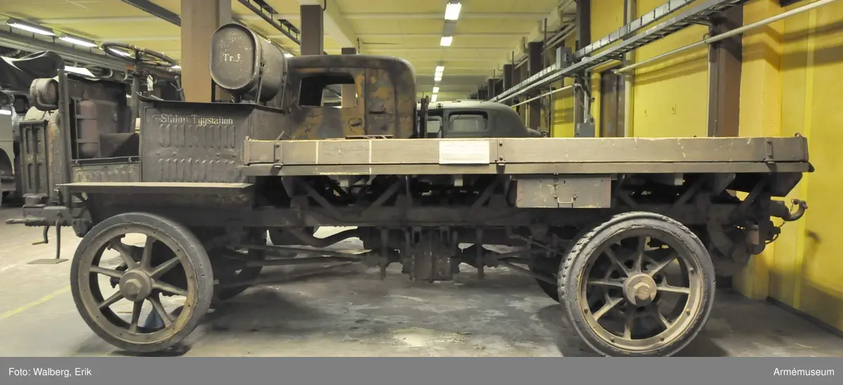 Grupp F. VI b.
4-hjulsdriven "lastbil" märkt "Stockholms Tygstation" 1920-talet.


