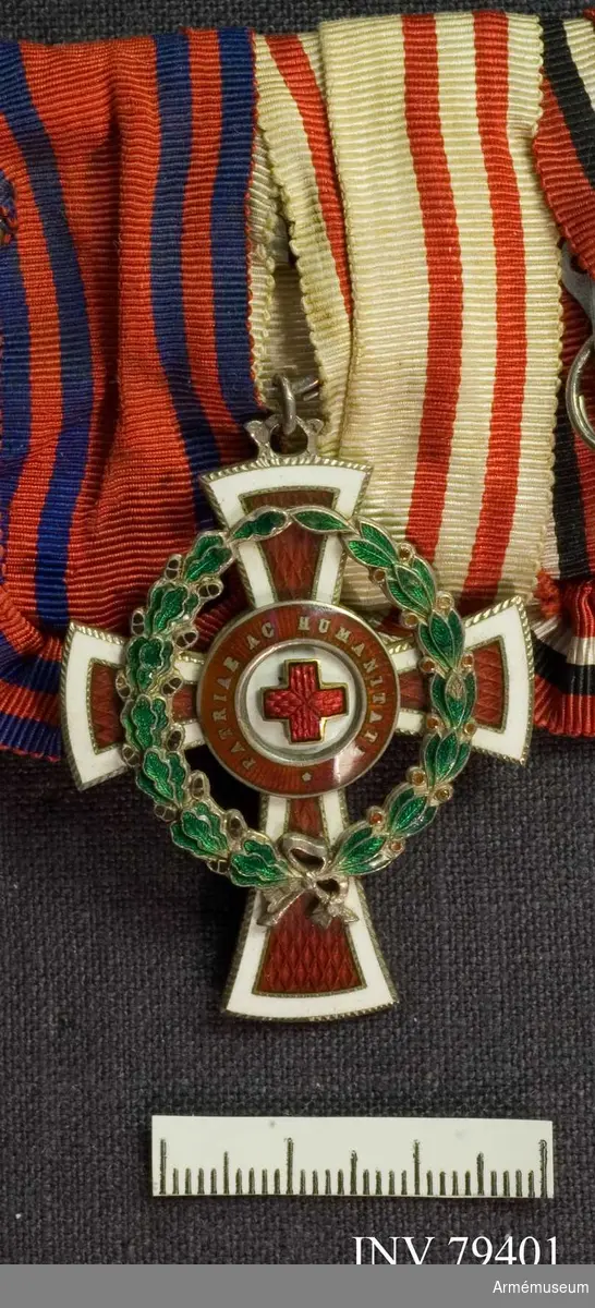 Grupp M II. 
Burna av överste Victor Landegren, f. 1870, off 1891, överste och chef för Bohusläns regemente 1923.