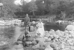 Enl fotografen: Judit i Kagen, Kvistrumsälven den 20 juni 1915