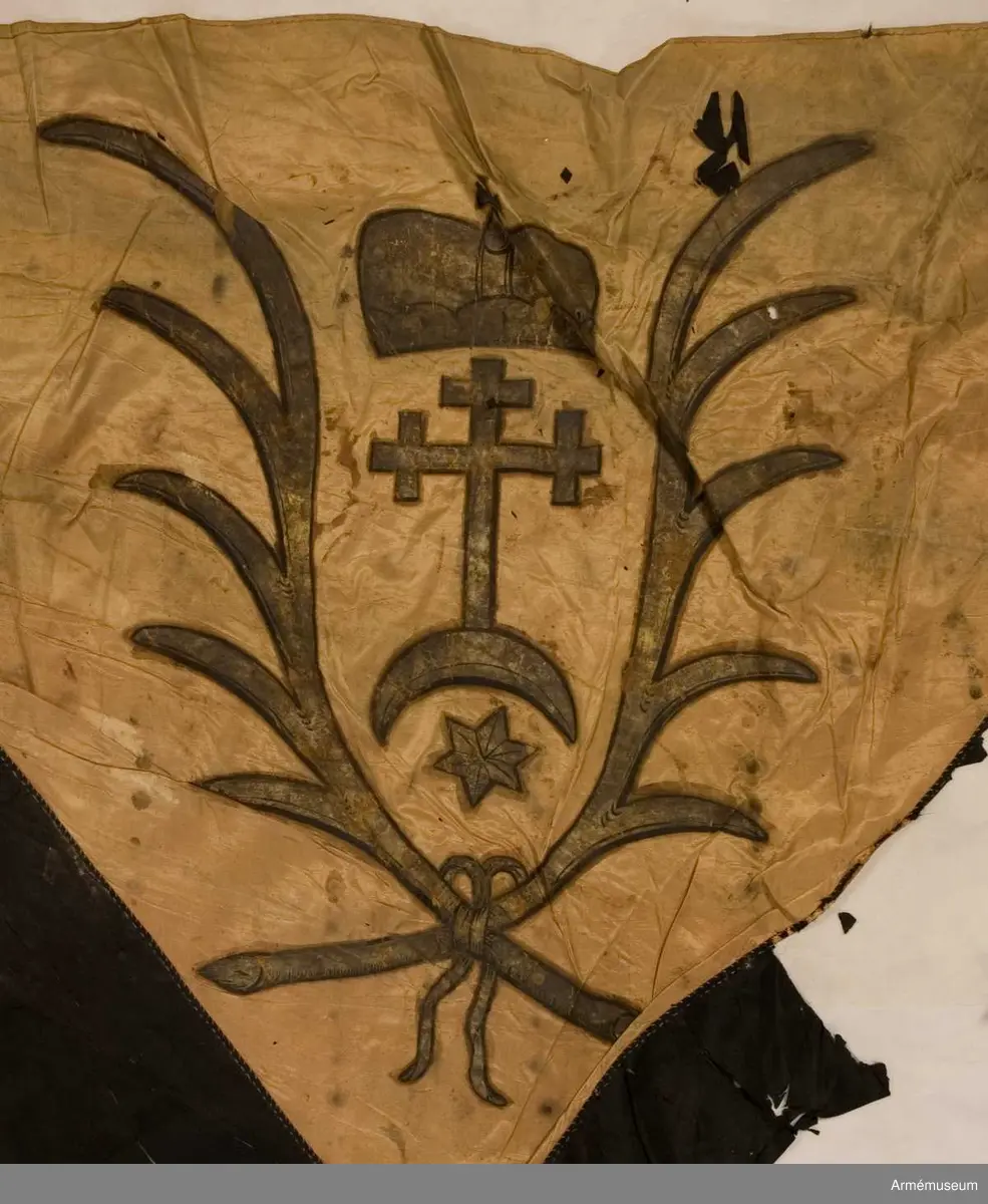 Duken ursprungligen röd med svart St Andreaskors. I översta fältet syns det heraldiska vapnet för den litauiske storhetmanen Mykolas Servacijus Visnioveckis (Michal Serwaci Wisniowiecki).