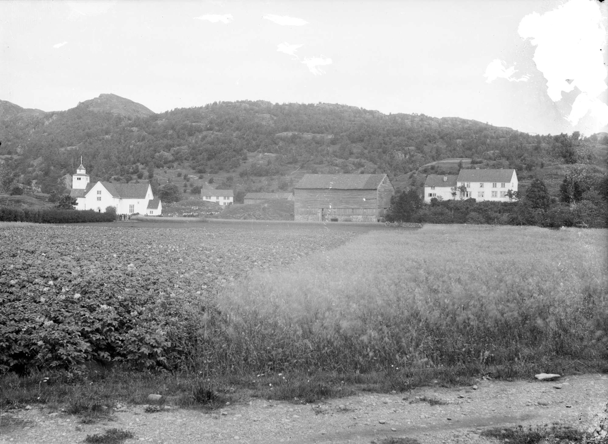 Sokndal kirke og Kirsebomgården