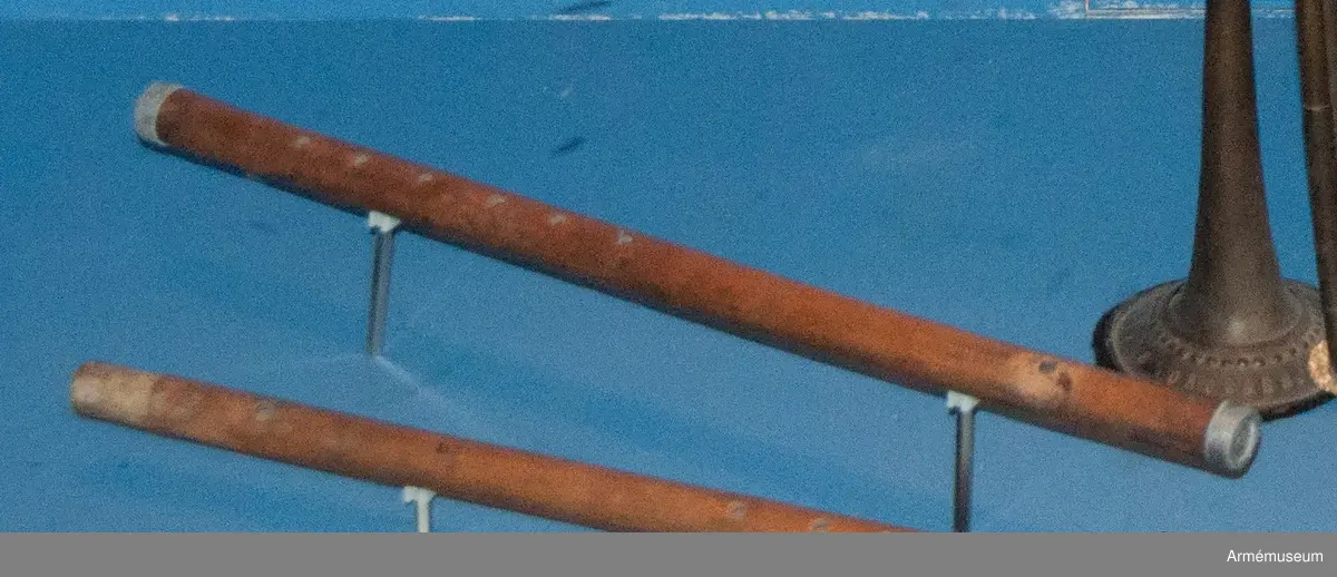 Flöjt av ljust trä.