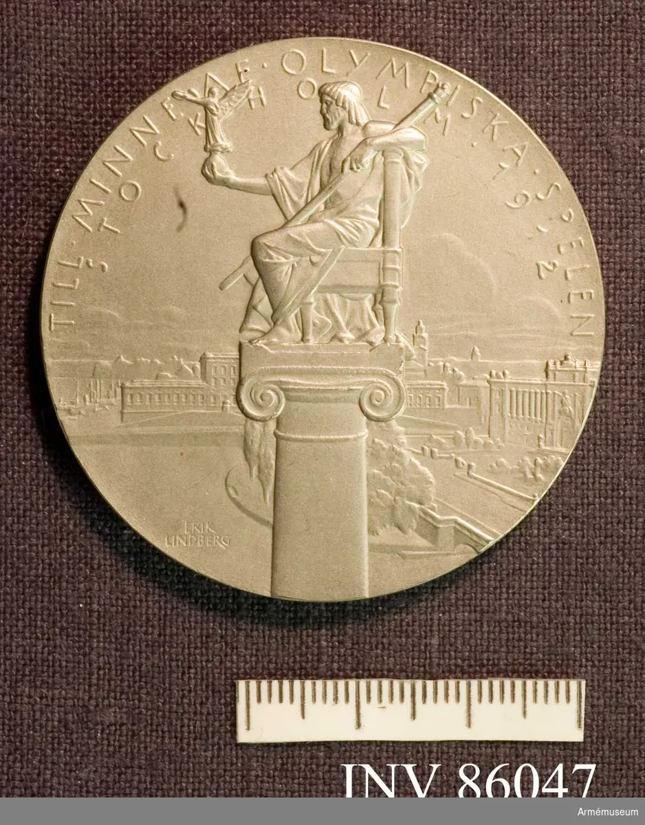 Grupp M II.

Medalj med inskription "Till minne af olympiska spelen Stockholm 1912".
Dekor av Zeus med Stockholm i bakgrunden, formgiven av Erik Lindberg.