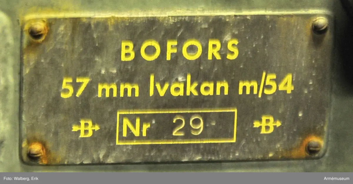 Luftvärnsautomatkanon m/ 1954, MT.Reg. nr: 4599.  Tillv. nr 29, år 1955. 

Bestående av 25 delar: 
1 st luftvärnskanon m/1954, 
2 st kapell för väster och höger amställ, 
1 st kapell, eldrörsdel, 
1 st kapell, pjäsdel, 
1 st mynningsskydd, 
1 st för manövercentral (kapell), 
2 st draglina, 
1 st reservhjul, 
3 st amtillbehörslåda, 57 mm (M8684-33015) Lvakan m/54; 
5 st kabelrullar, 
1 st pjäslåda nr 8, Res, delar, tillbehör och  verktyg;
1 st skyddslåda för förstärkarskåp nr 18, 
1 st frekvensomformare för närriktning, 
1 st eldrörslåda 57 mm Lvakan M/54 (M8684-33016), 
1 st eldrörsfoder,
2 st lyftsele.