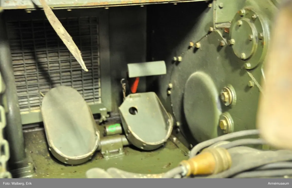 Luftvärnsautomatkanon m/ 1954, MT.Reg. nr: 4599.  Tillv. nr 29, år 1955. 

Bestående av 25 delar: 
1 st luftvärnskanon m/1954, 
2 st kapell för väster och höger amställ, 
1 st kapell, eldrörsdel, 
1 st kapell, pjäsdel, 
1 st mynningsskydd, 
1 st för manövercentral (kapell), 
2 st draglina, 
1 st reservhjul, 
3 st amtillbehörslåda, 57 mm (M8684-33015) Lvakan m/54; 
5 st kabelrullar, 
1 st pjäslåda nr 8, Res, delar, tillbehör och  verktyg;
1 st skyddslåda för förstärkarskåp nr 18, 
1 st frekvensomformare för närriktning, 
1 st eldrörslåda 57 mm Lvakan M/54 (M8684-33016), 
1 st eldrörsfoder,
2 st lyftsele.