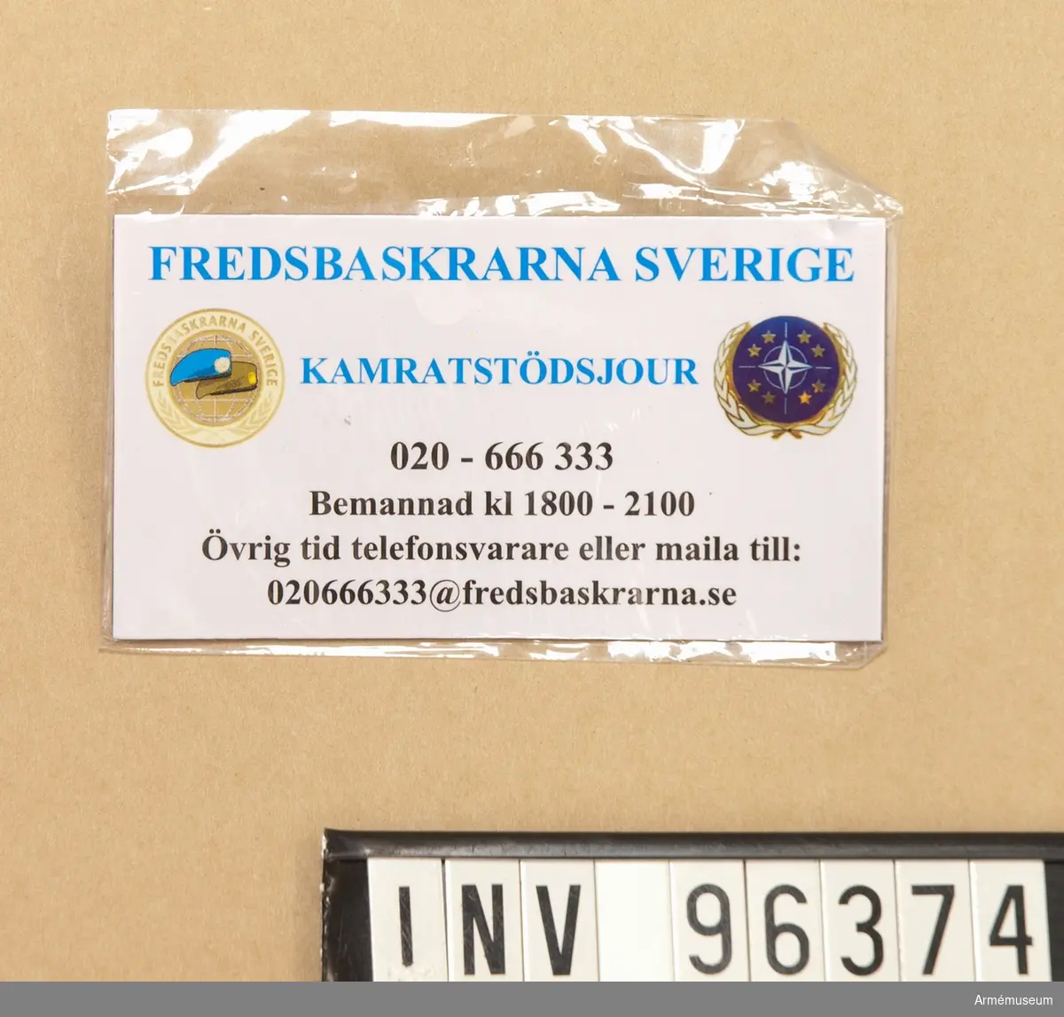 Med texten "Fredsbaskrarna Sverige kamratstödsjour".