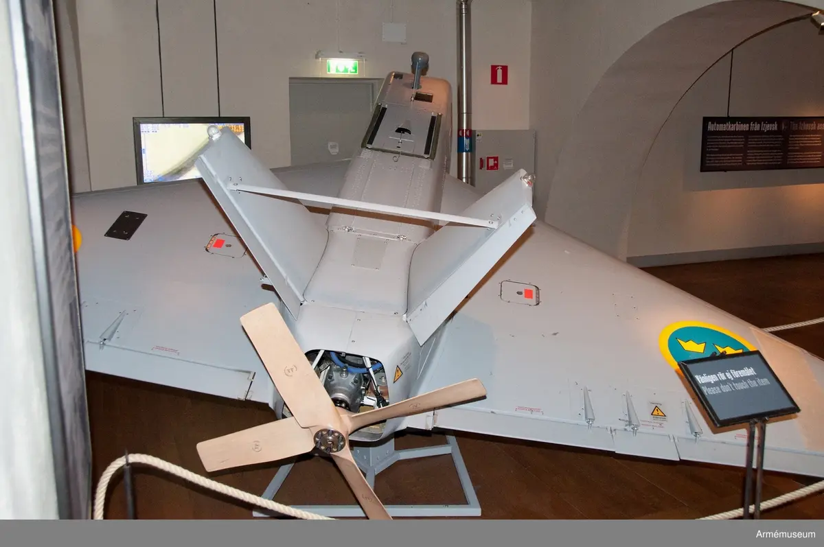 Ugglan är en form av obemannat spaningsplan son har använts av armén under 2000-talet.

Vingbredd: 4,2 m
Längd: 3,52 m
Höjd: 1,3 m
Vikt: Ca 330 kg max
Flyghastighet:150-200 km/h
Flyghöjd: 3 000 m max
Flygtid: 2,5 tim
Räckvidd: 75 km