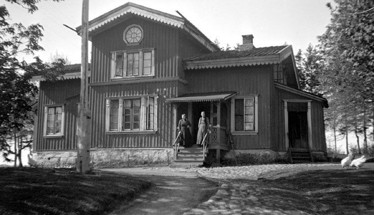 Enligt senare noteringar: Sörbo gästgivargård. 24 Maj 1920.