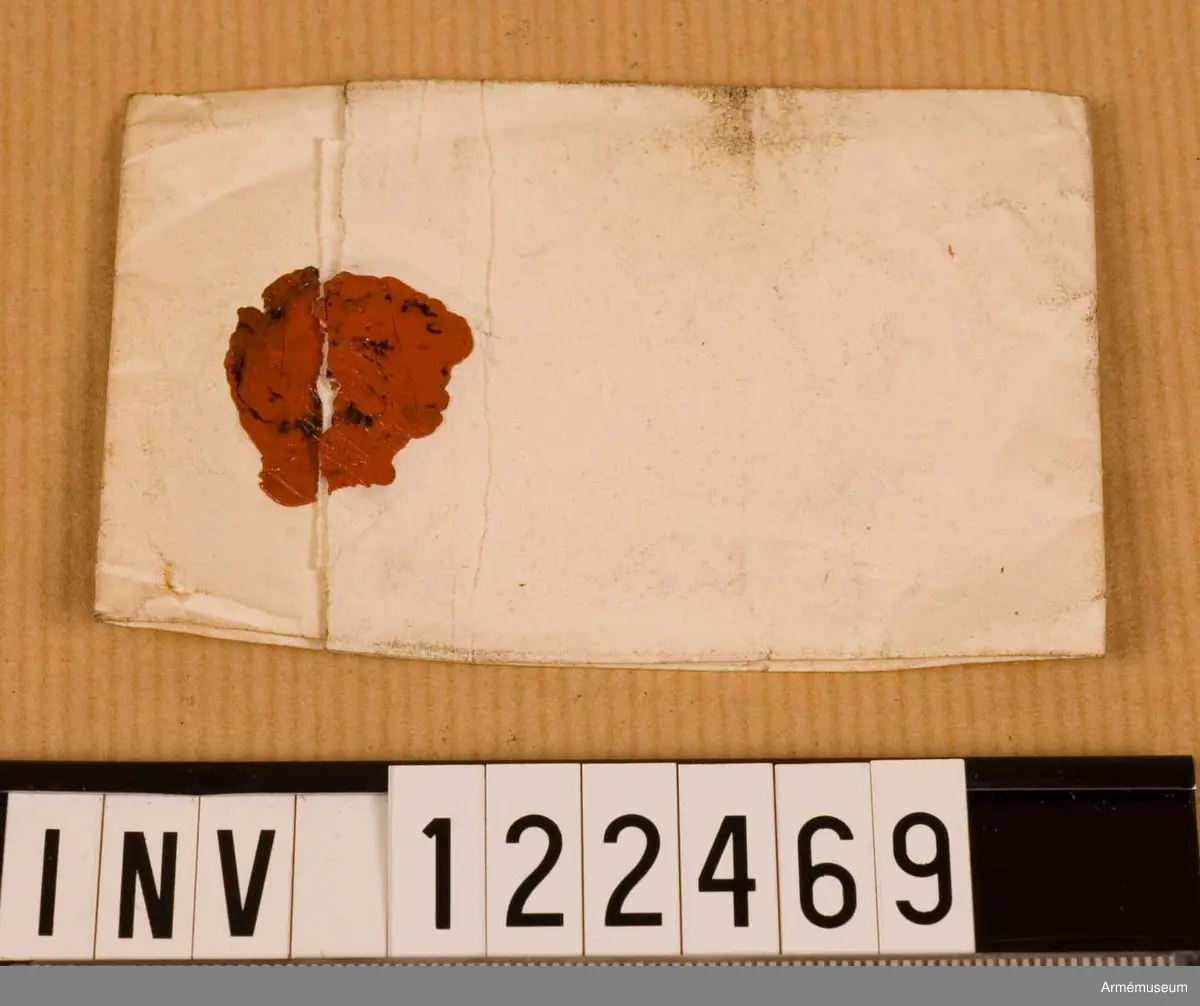 Text på kuvert: "Prof af Duk till Siktarne för Siktning af krutsorterne vid krutbruket Bouchet. 1827 Wetterling."
Kuvertet är tomt.