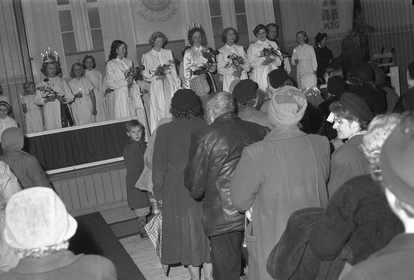 Text till bilden: "Frälsningsarmen. Lucia. 1951.12.15"












i