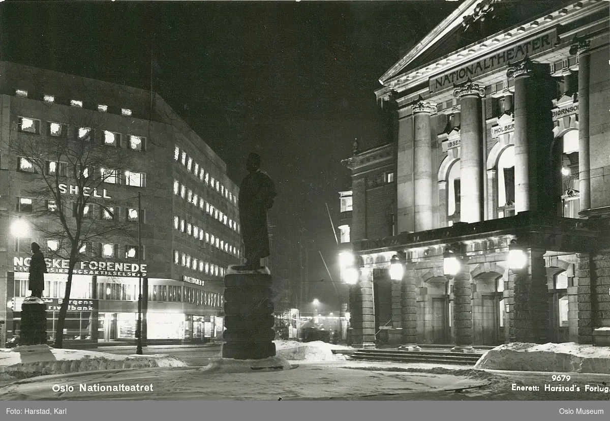 plass, Nationaltheatret, portrettstatuer, forretningsgård, snø