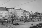 Enköping, torget, från kvarteret Krämaren nr 1, österut mot kvarteret Borgmästaren