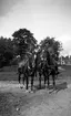 Militärövning i Småland. Det är soldater från I 12, Ing 2 och A 6 och de bär uniform m/1910 (med varianter). Här en ryttare med två hästar.