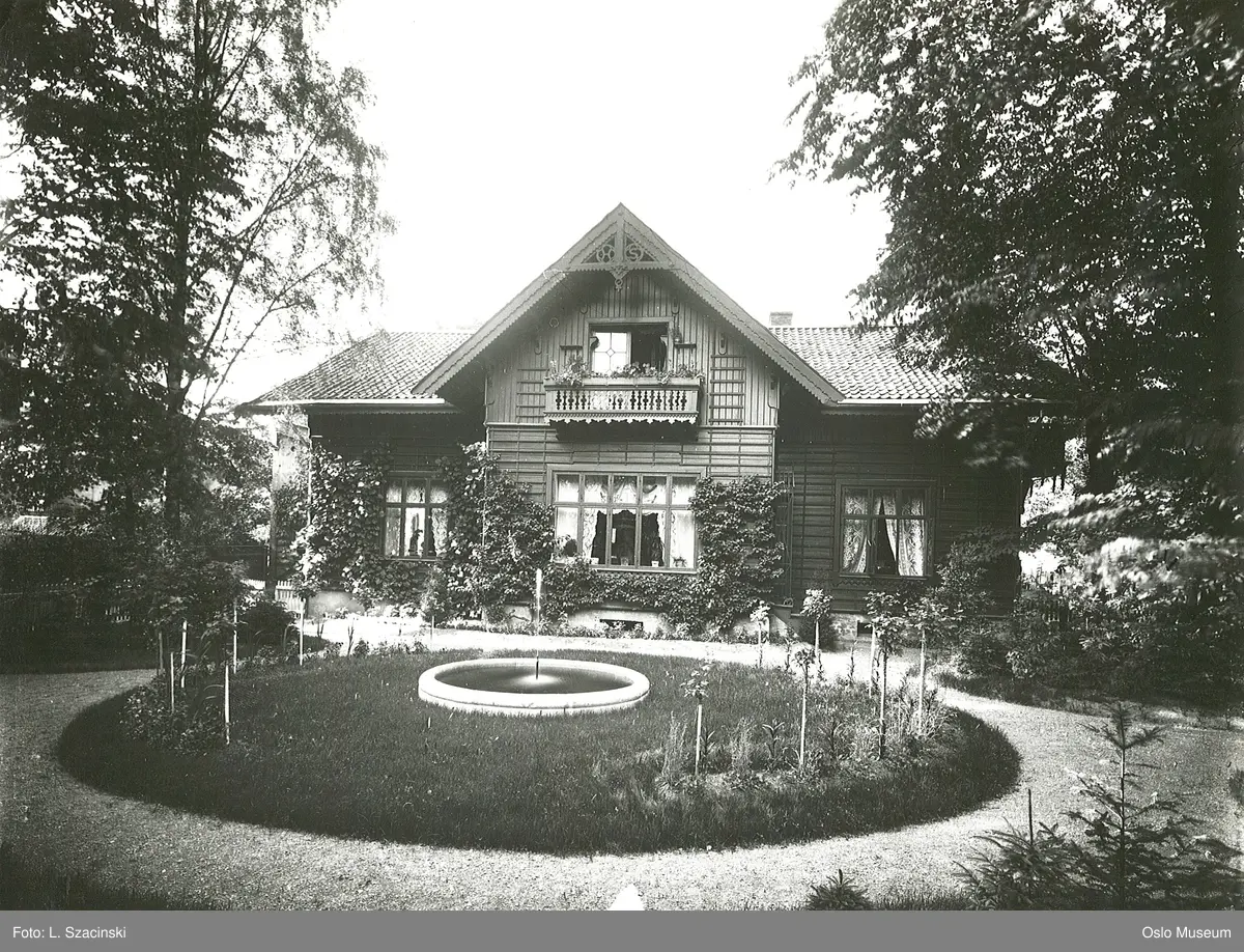 villa, hage, grusganger, basseng, springvann