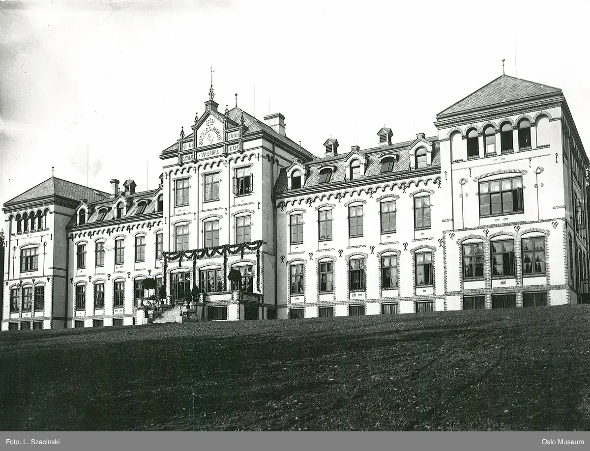 Sophies Minde sykehus, vanførehjem, åpning, girlander, menn, hage