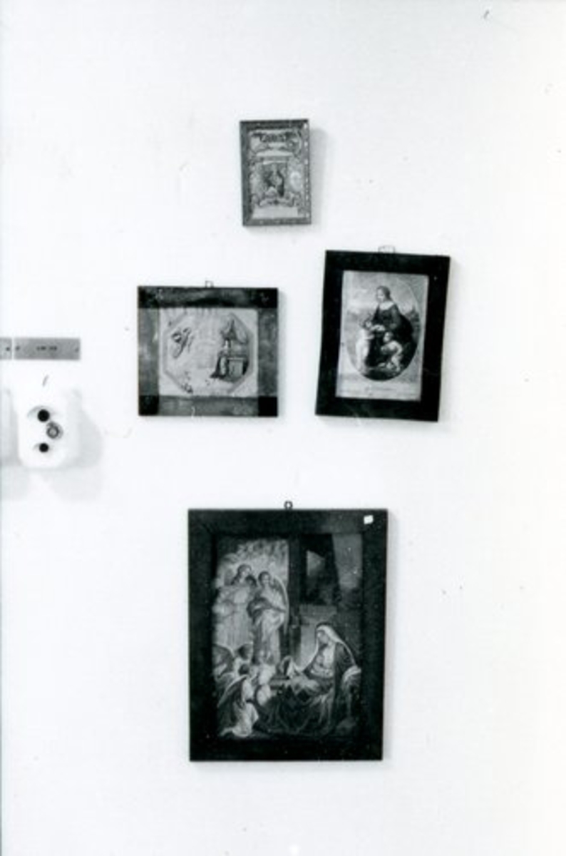 Laholm. Religiösa bilder. Utställning på Laholms bibliotek i april 1985, arrangerad av Vuxenskolan och Södra Hallands hembygdsförening.
