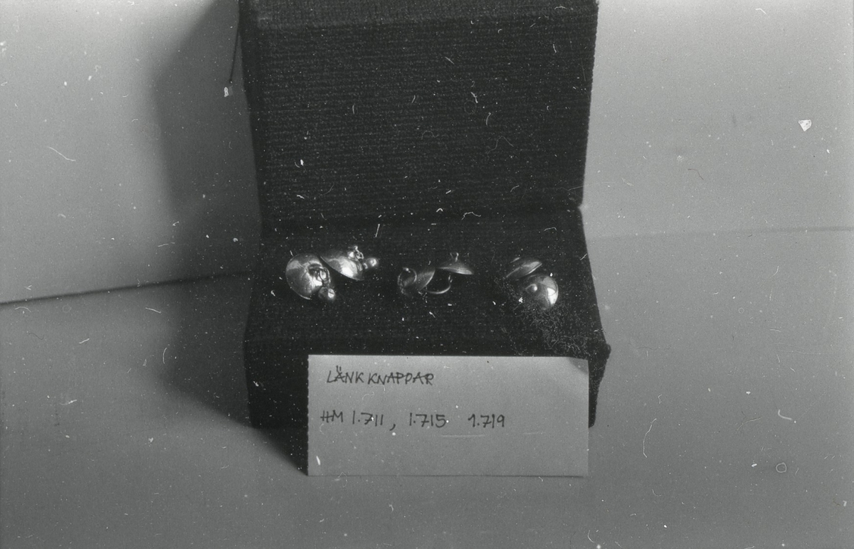 Varbergssilver ur museets samlingar.