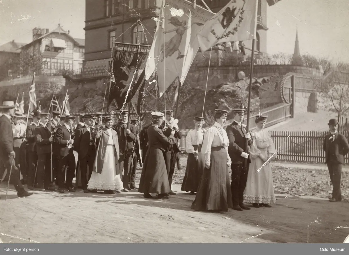 Frogner skole, skolegård, russetog