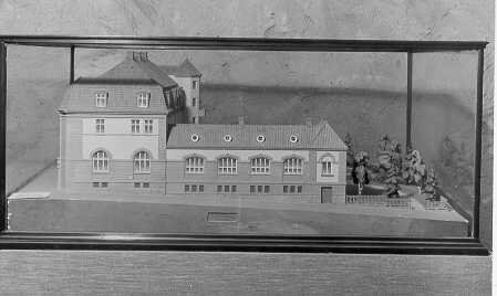 Modell av posthuset i Västervik i naturliga färger,
uppförtunder åren 1912-1914. Arkitekt: Victor Bodin.