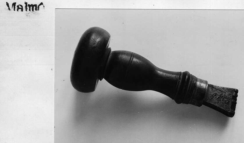 Linjär stämpel i antikvastil utan ram. Normalstämpel 4 enligt stämpelhandboken, 1952.