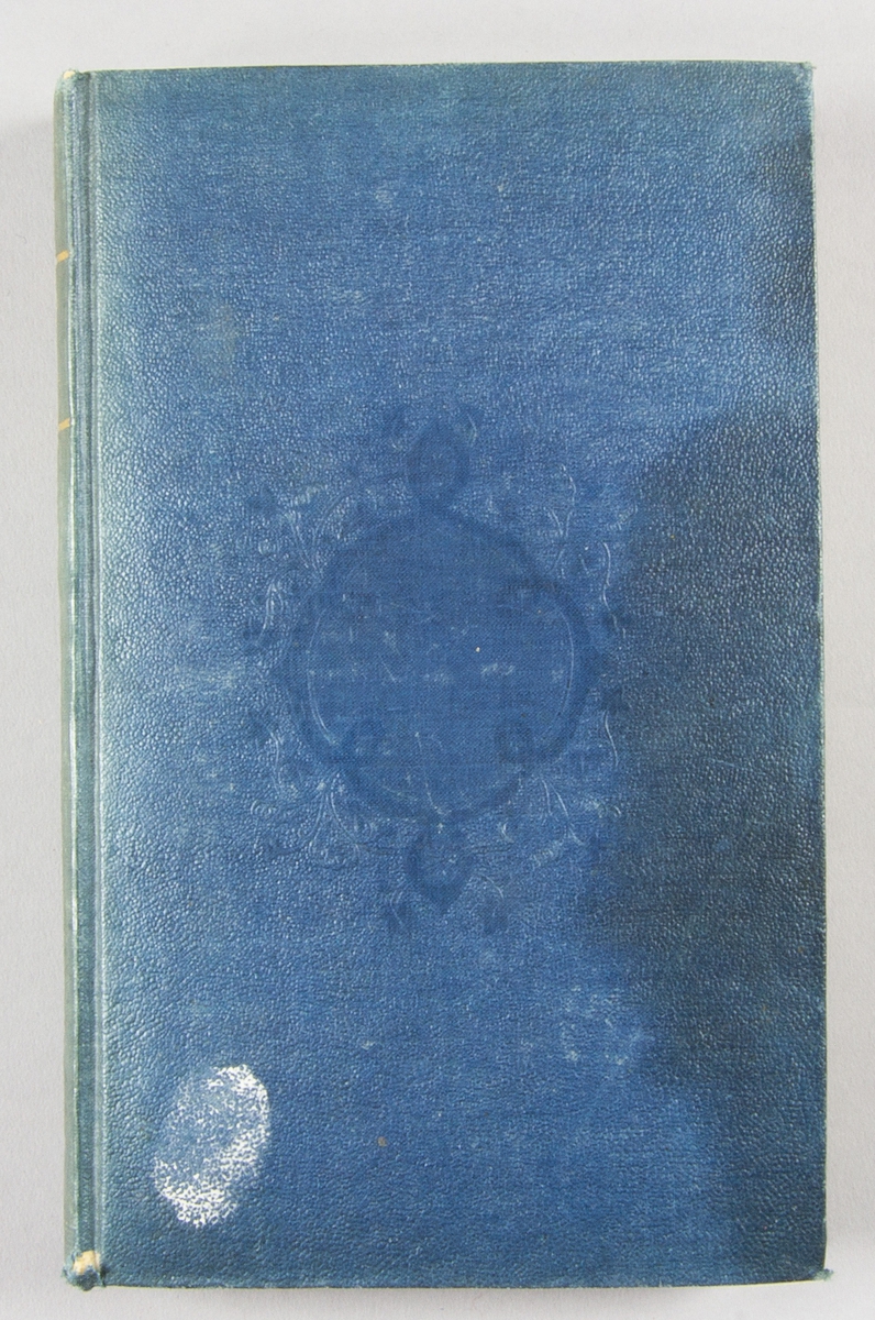 Bok, helklotband: "Thomas Thorilds samlade skrifter. Andra delen." skriven av Thomas Thorild och tryckt hos Palmblad & C. på A. Wiborgs Förlag i Uppsala 1820.

Bandet i brun klot med blindpressad och guldornerad rygg och med blindpressade pärmdekorationer.