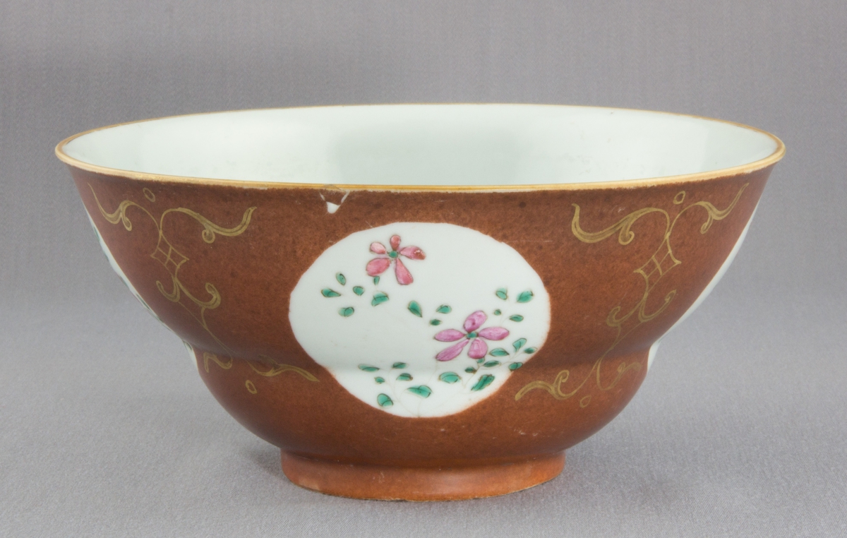 Blommor, blad, rankor.