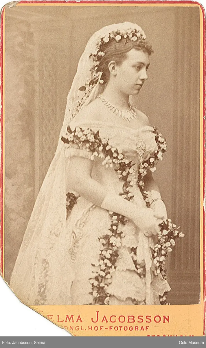 portrett, kvinne, prinsesse, stående halvfigur, brudekjole, blomster