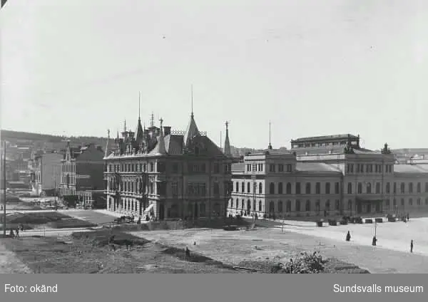 Anläggningen av Esplanaden.  Rätten 1 och t h Stadshuset.