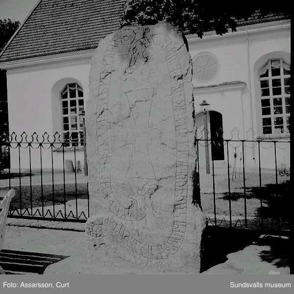 A) Medelpads största runsten,  B)  halv runsten, båda  vid  Attmars kyrka.