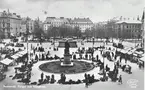 Stora Torget med Gustav Adolf-statyn samt torgstånd.