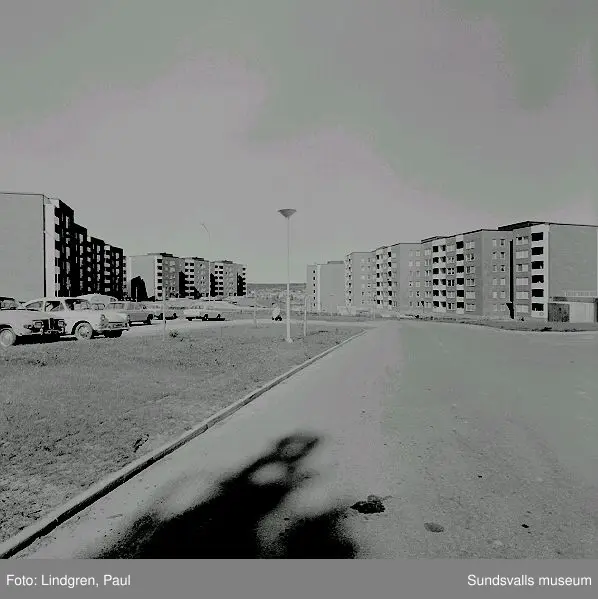 Stadsdelen Nacksta med hyreslägenheter i flerbostadshus, skivhus och lamellhus, uppförda av AB Sundsvallsbyggen, 1967 - 1971.